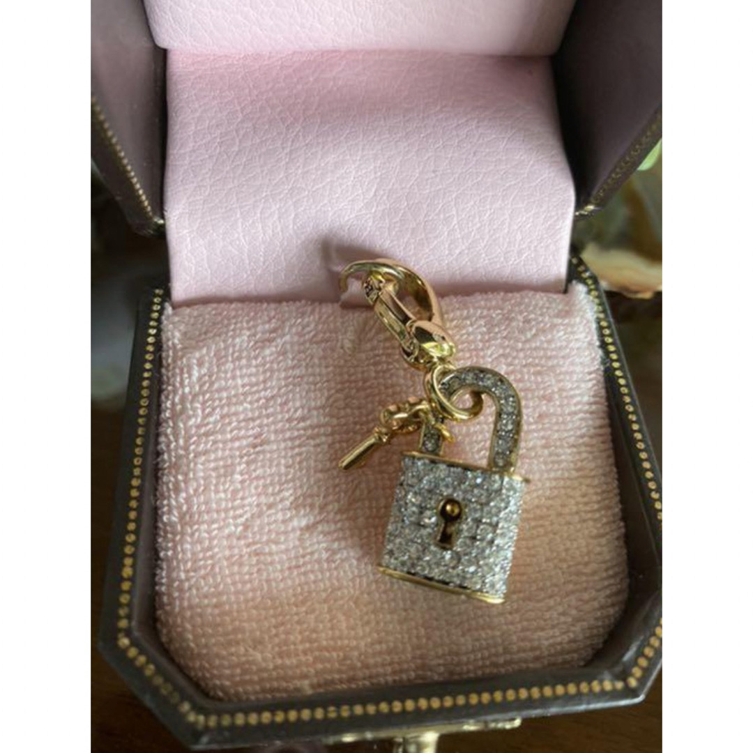 Juicy Couture(ジューシークチュール)のジューシークチュール　Juicy Couture  チャーム　4個 レディースのアクセサリー(チャーム)の商品写真