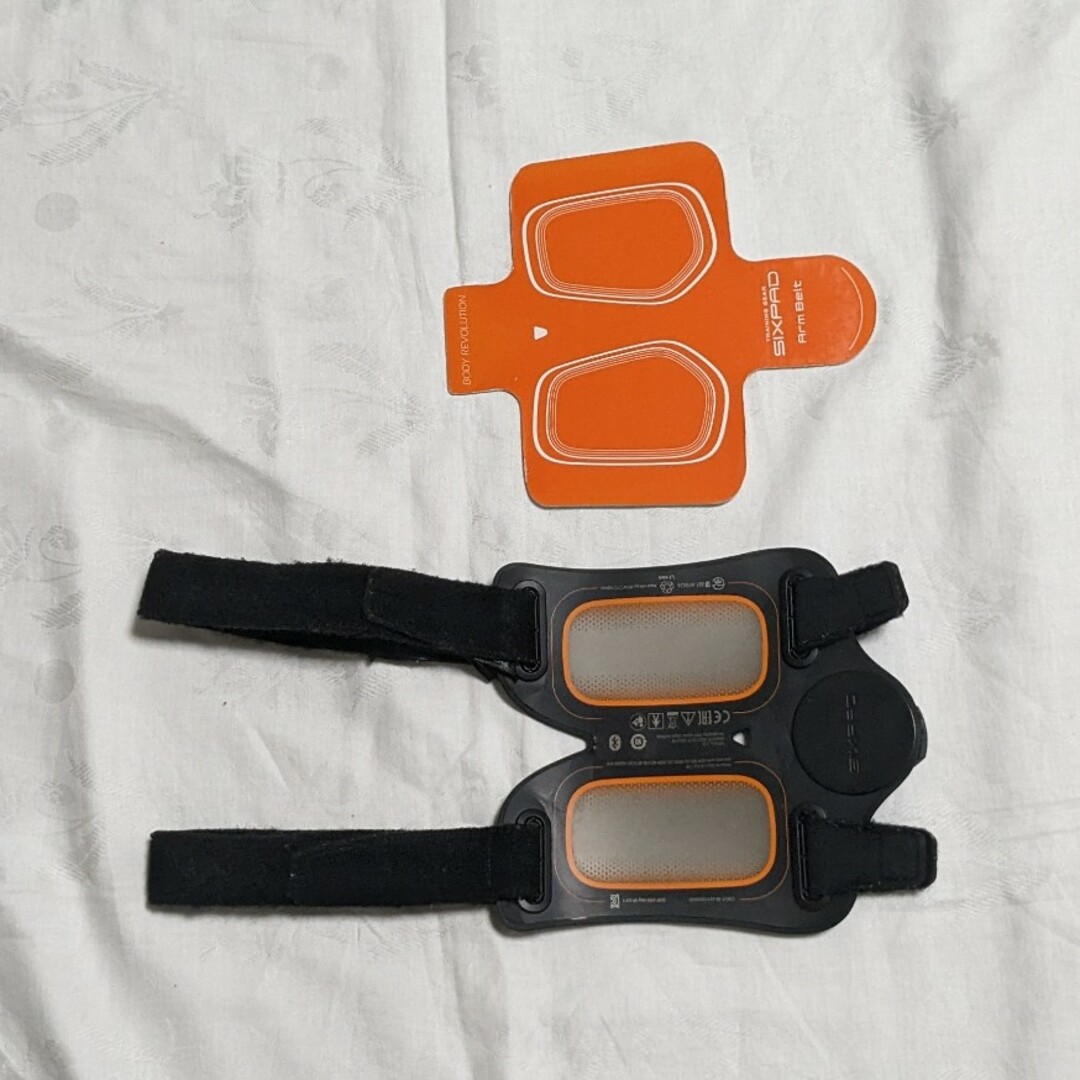 SIXPAD(シックスパッド)のSIXPAD☆Arm Belt ジェルシート　セット☆ スマホ/家電/カメラの美容/健康(ボディケア/エステ)の商品写真