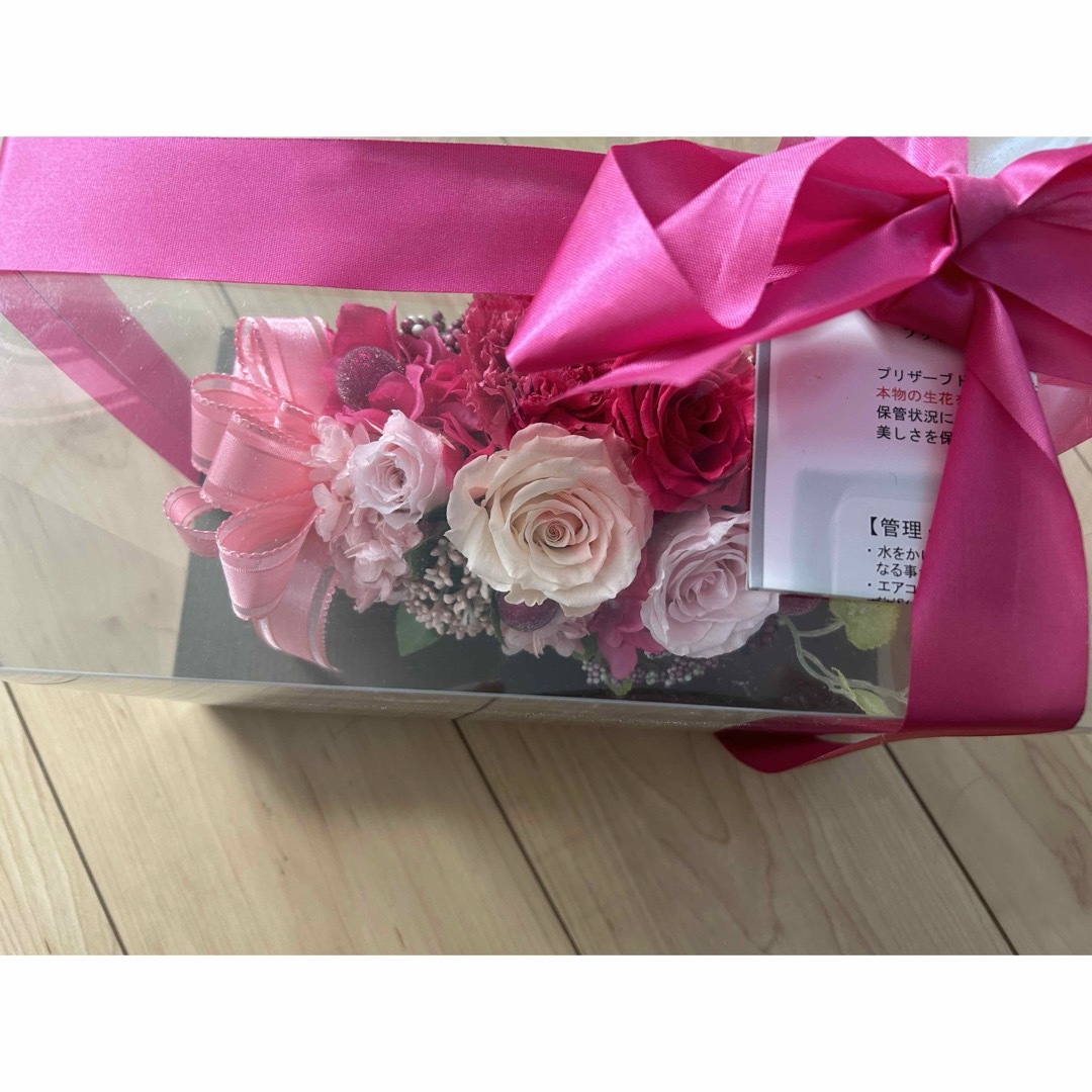 【美品】ブリザードフラワー　プレゼント　ピンク　おしゃれ　箱付き　箱入り ハンドメイドのフラワー/ガーデン(プリザーブドフラワー)の商品写真
