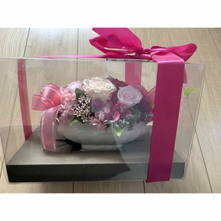 【美品】ブリザードフラワー　プレゼント　ピンク　おしゃれ　箱付き　箱入り(プリザーブドフラワー)