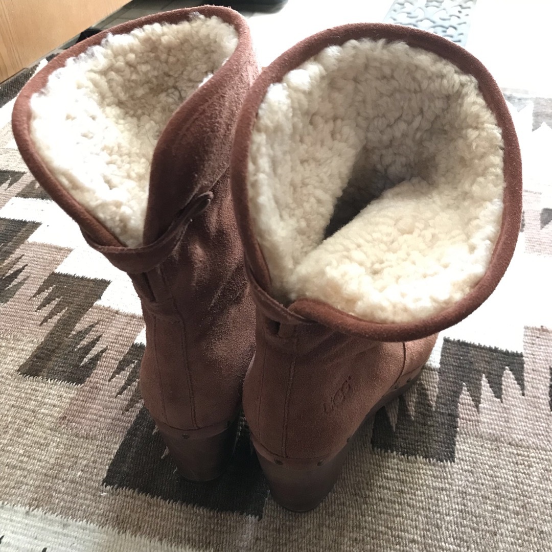 UGG(アグ)のアグ　リネア　3204 ムートンブーツ ショートブーツ　ヒール　US7 24cm レディースの靴/シューズ(ブーツ)の商品写真