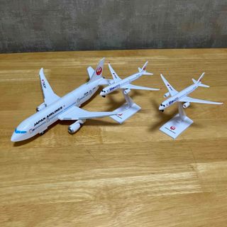 ジャル(ニホンコウクウ)(JAL(日本航空))のJAL プルバック飛行機1機＆置き物飛行機２機(模型/プラモデル)