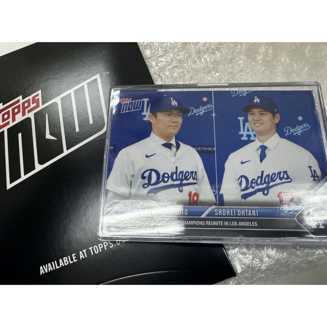 Topps(トップス)のTOPPS 大谷翔平&山本由伸 ドジャース入団会見カード エンタメ/ホビーのタレントグッズ(スポーツ選手)の商品写真