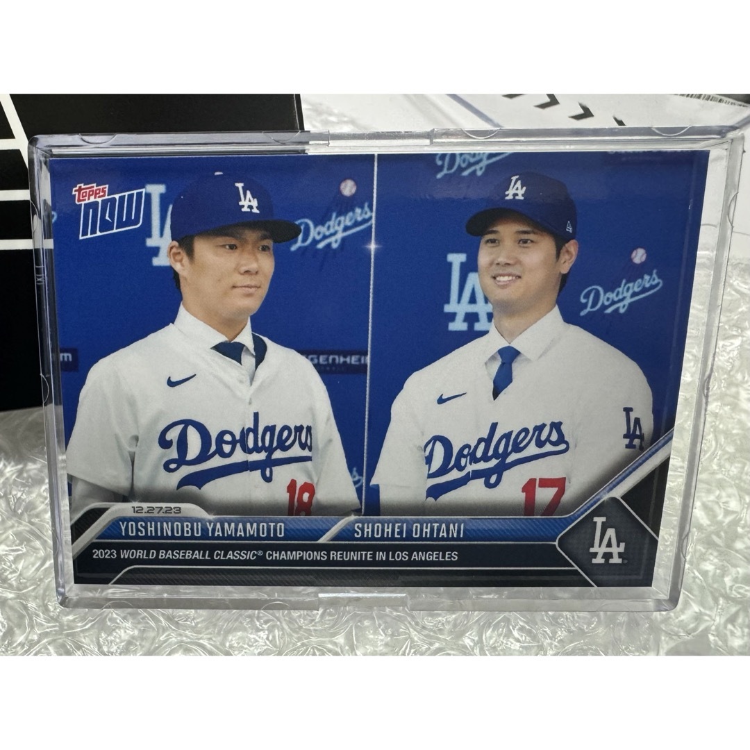 Topps(トップス)のTOPPS 大谷翔平&山本由伸 ドジャース入団会見カード エンタメ/ホビーのタレントグッズ(スポーツ選手)の商品写真