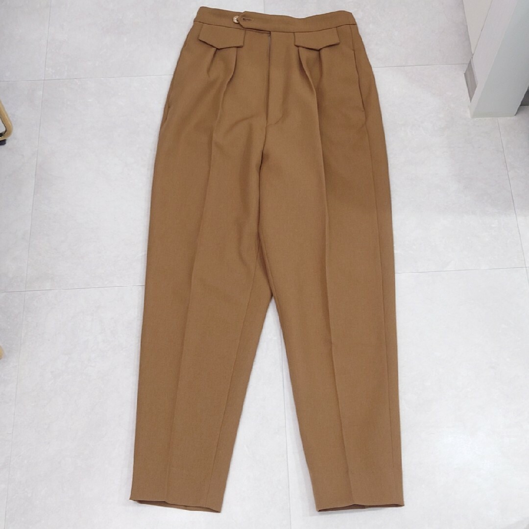 HYEON　 ヘヨン　carrot pants / camel　M レディースのパンツ(カジュアルパンツ)の商品写真