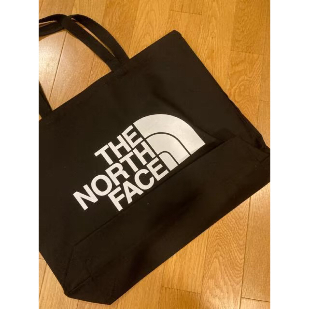 THE NORTH FACE(ザノースフェイス)のTHE NORTH FACE ハーフドーム ビッグプリント トート黒 レディースのバッグ(トートバッグ)の商品写真