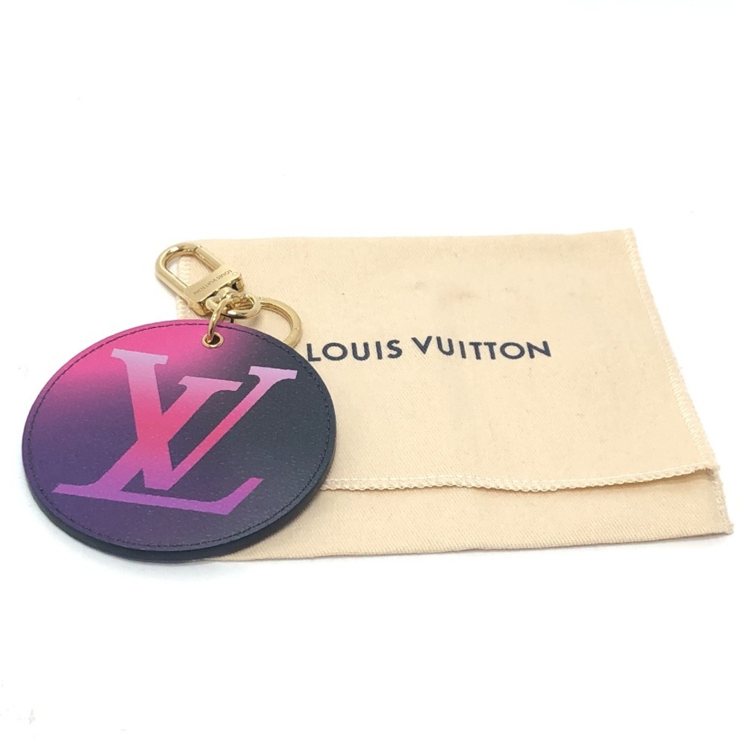 LOUIS VUITTON(ルイヴィトン)のルイヴィトン LOUIS VUITTON ポルトクレ イリュストレ M00665 モノグラム グラデーション キーホルダー モノグラムキャンバス パープル 新品同様 レディースのファッション小物(キーホルダー)の商品写真