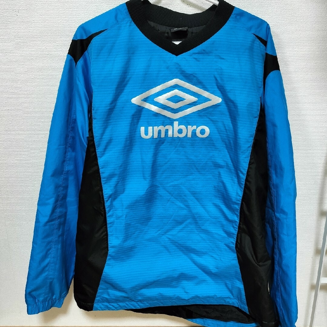 UMBRO(アンブロ)のUMBRO　中綿入りピステ スポーツ/アウトドアのサッカー/フットサル(ウェア)の商品写真