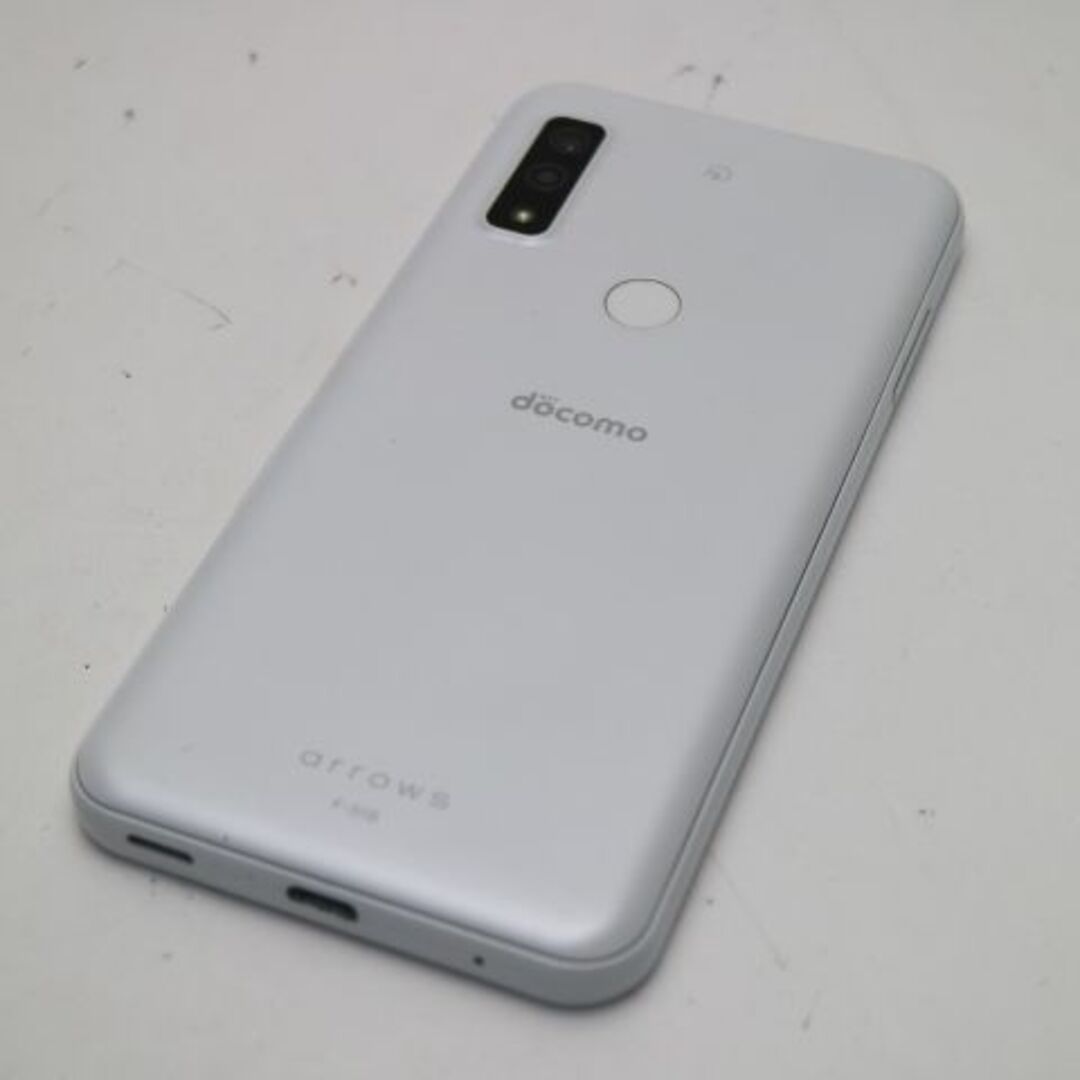 富士通(フジツウ)の超美品 F-51B arrows We ホワイト M666 スマホ/家電/カメラのスマートフォン/携帯電話(スマートフォン本体)の商品写真