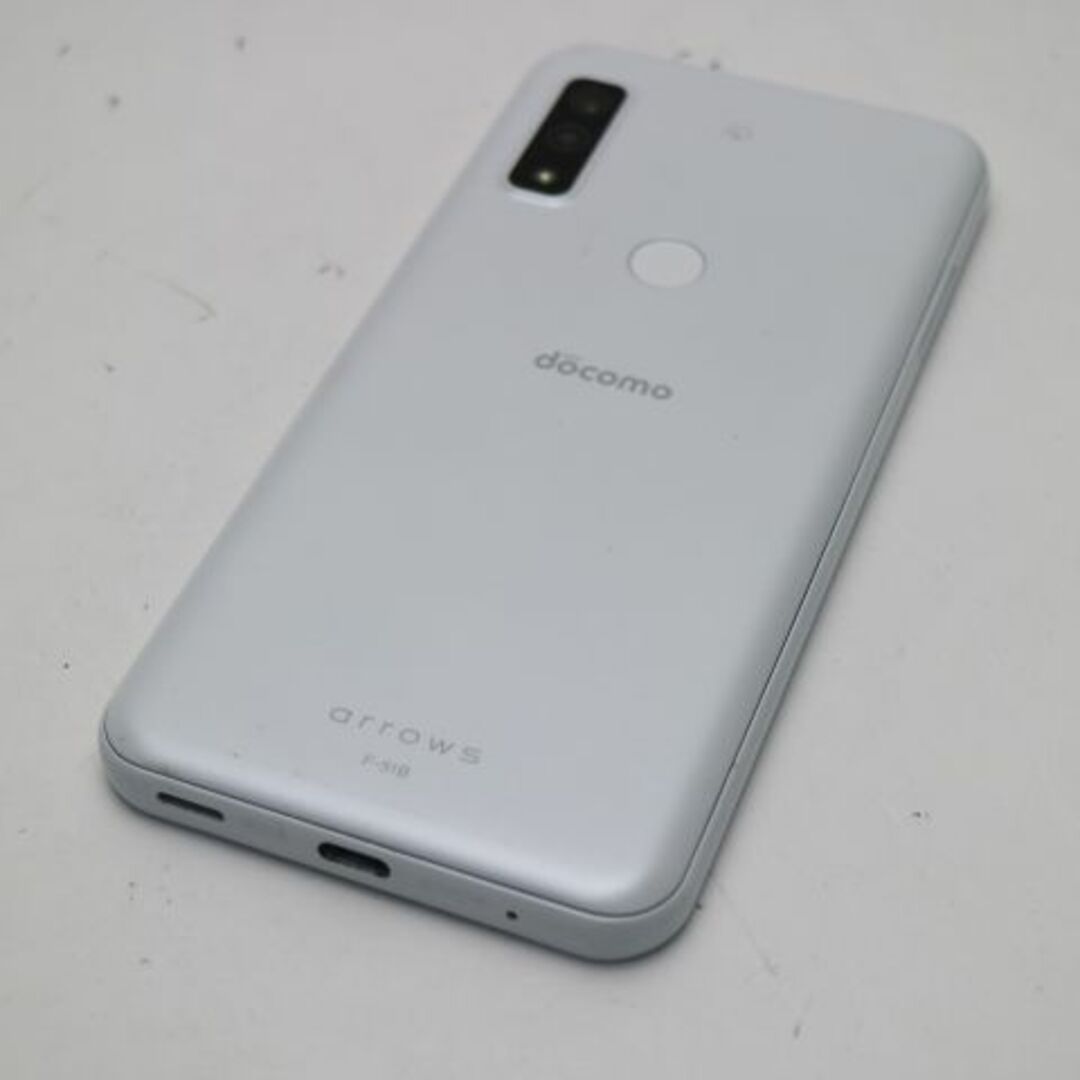 富士通(フジツウ)の超美品 F-51B arrows We ホワイト M666 スマホ/家電/カメラのスマートフォン/携帯電話(スマートフォン本体)の商品写真