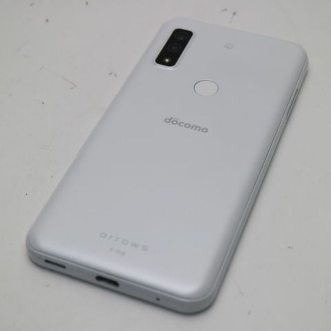 富士通(フジツウ)の超美品 F-51B arrows We ホワイト M666 スマホ/家電/カメラのスマートフォン/携帯電話(スマートフォン本体)の商品写真