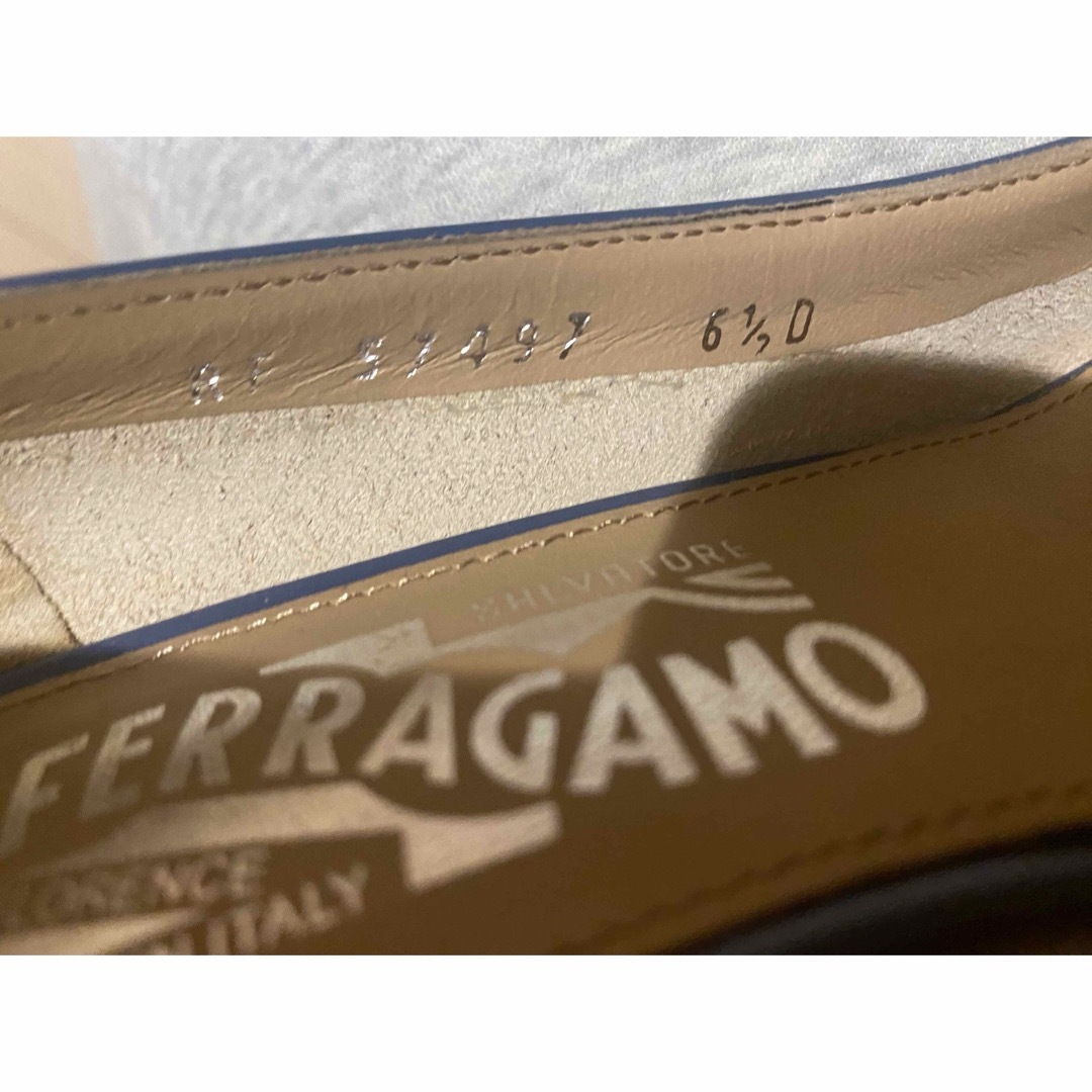 Ferragamo(フェラガモ)の最終フェラガモ　ヴァラリボンシューズ レディースの靴/シューズ(ハイヒール/パンプス)の商品写真