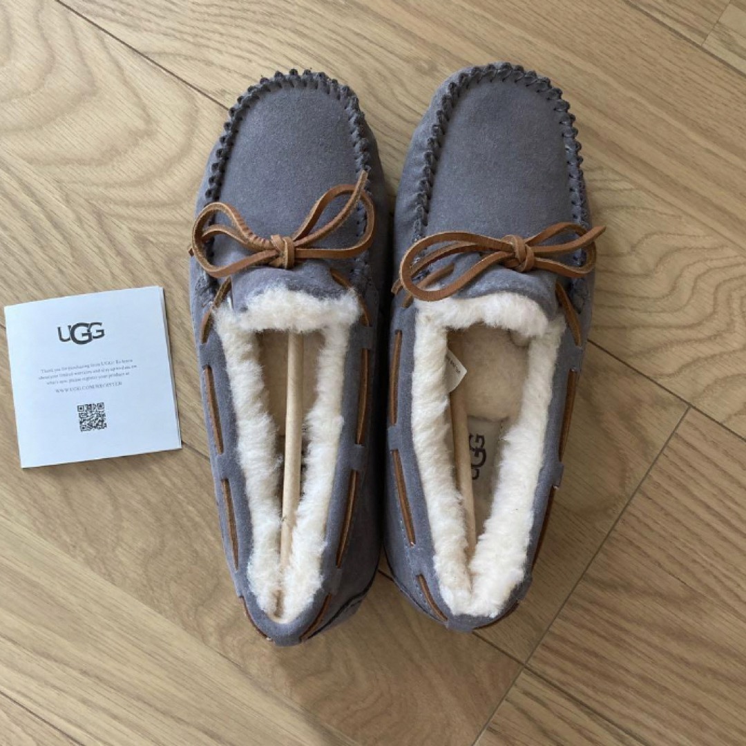 【新品未使用】UGG モカシン ダコタ　グレー23