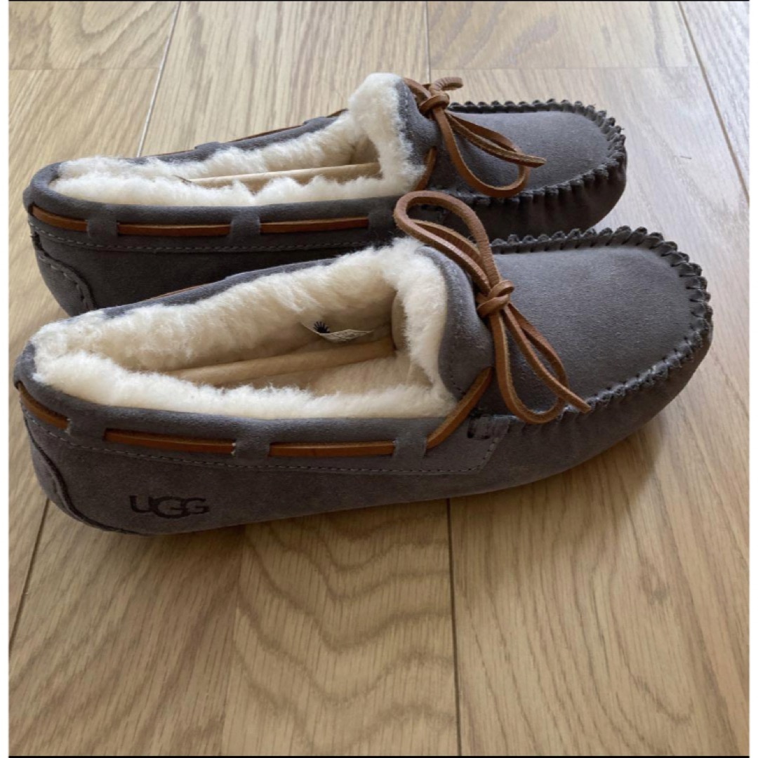 【新品未使用】UGG モカシン ダコタ　グレー23