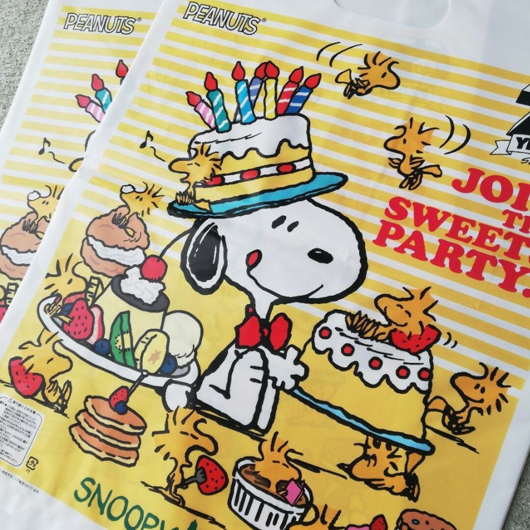 SNOOPY(スヌーピー)のスヌーピー　スヌーピータウン　ショッパー　70周年　袋　スイーツ　パーティー レディースのバッグ(ショップ袋)の商品写真