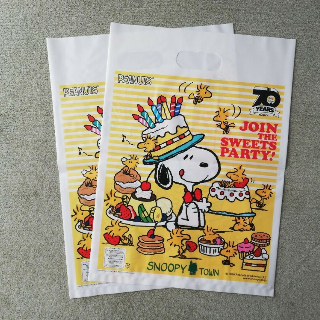 SNOOPY(スヌーピー)のスヌーピー　スヌーピータウン　ショッパー　70周年　袋　スイーツ　パーティー レディースのバッグ(ショップ袋)の商品写真