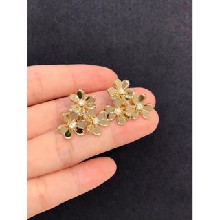 ダイヤモンドピアス　k18 新品(ピアス)