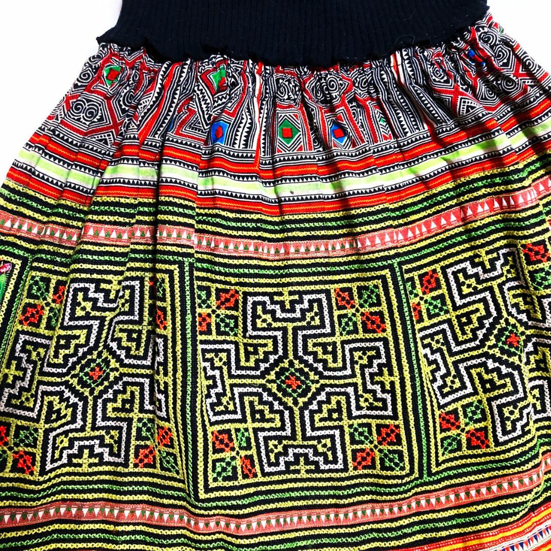 モン族 ロングスカート ウエストリブ バルーン リメイク品 刺繍 エスニック レディースのスカート(ロングスカート)の商品写真