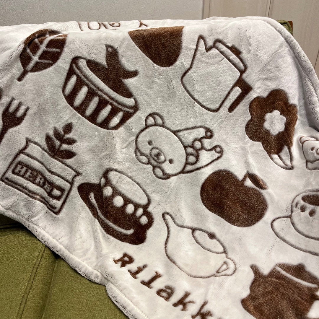 【新品未使用】リラックマ　ふんわ〜り　あったか　ブランケット　Joshin エンタメ/ホビーのおもちゃ/ぬいぐるみ(キャラクターグッズ)の商品写真