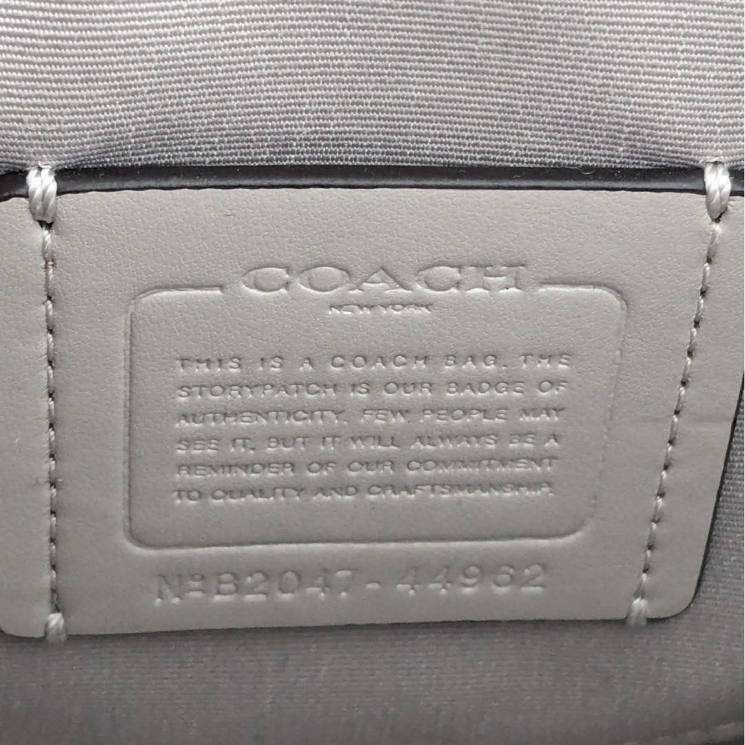 COACH(コーチ)の美品 COACH 2wayショルダーバッグ ピンクベージュ レディースのバッグ(ショルダーバッグ)の商品写真