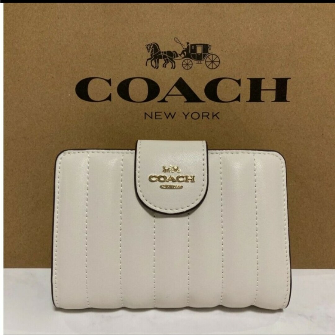 COACH - 新品 COACH 二つ折り財布 小銭入れ有 キルティング ホワイト 