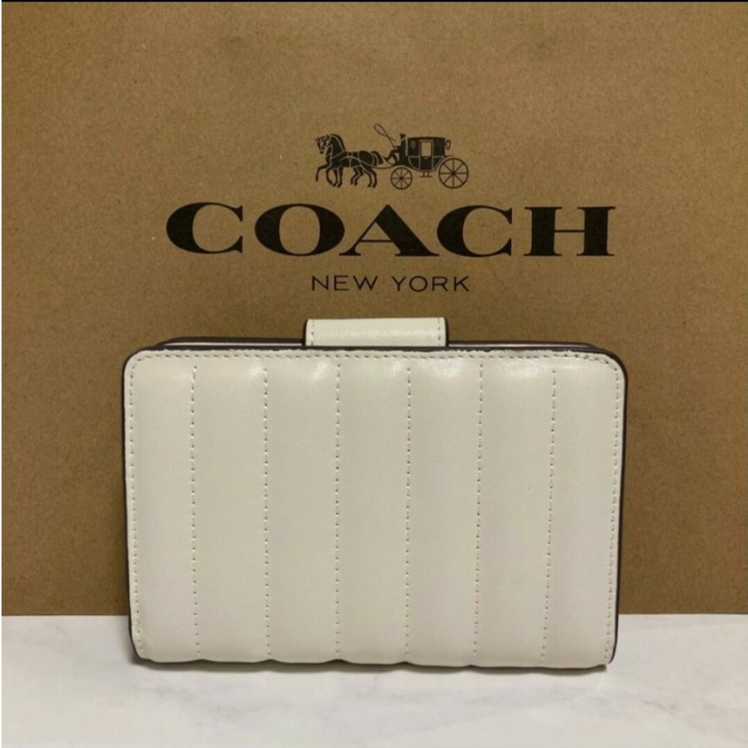 新品 COACH 二つ折り財布 小銭入れ有 キルティング ホワイト レザー