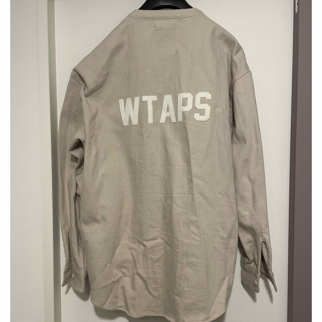 W)taps(ダブルタップス)のwtaps ノーカラーシャツ　ベージュ　02サイズ メンズのトップス(シャツ)の商品写真