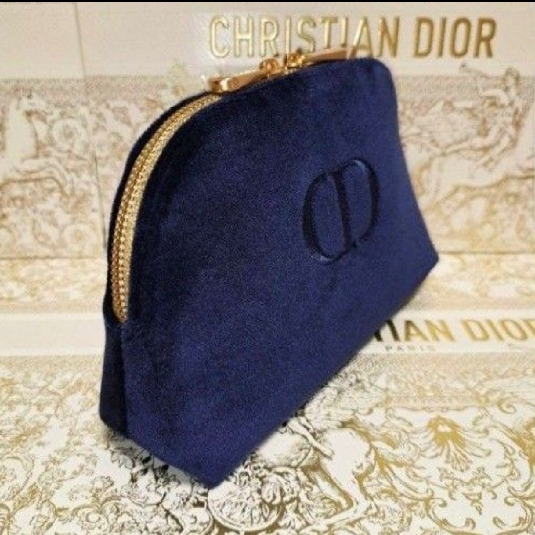 Christian Dior(クリスチャンディオール)の新品未使用◆DIOR　ディオール　2023ホリデー限定　ベルベットポーチ　ネイビ レディースのファッション小物(ポーチ)の商品写真