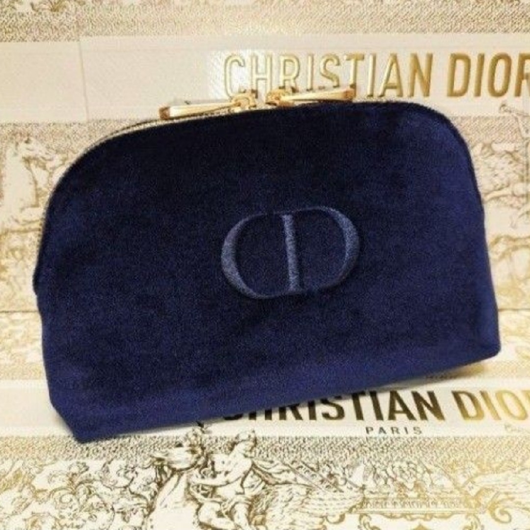 Christian Dior(クリスチャンディオール)の新品未使用◆DIOR　ディオール　2023ホリデー限定　ベルベットポーチ　ネイビ レディースのファッション小物(ポーチ)の商品写真