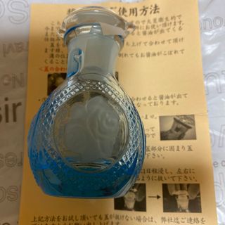 北一硝子のブルーのバラ柄の醤油差し（小） 1個(容器)