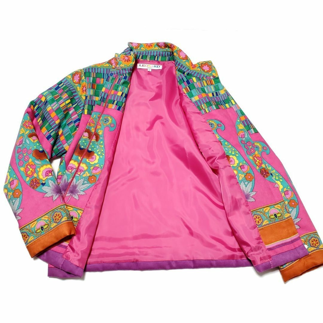 LEONARD(レオナール)のレオナールスポーツ ピンク系 総柄 中綿入り ジップアップジャケット サイズM レディースのジャケット/アウター(ダウンジャケット)の商品写真