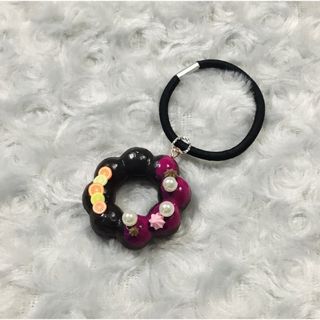 ハンドメイド✨まるで本物　スイートドーナツ✨ヘアゴム／キーホルダー1点モノ　05(ヘアアクセサリー)