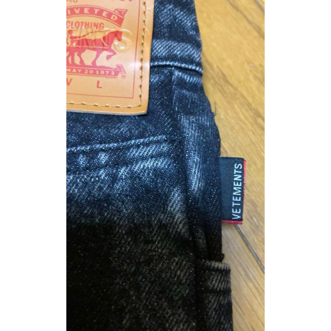 VETEMENTS(ヴェトモン)のVETEMENTS Levi's デニム　パンツ　ヴェモン　リーバイス　即完売品 メンズのパンツ(デニム/ジーンズ)の商品写真