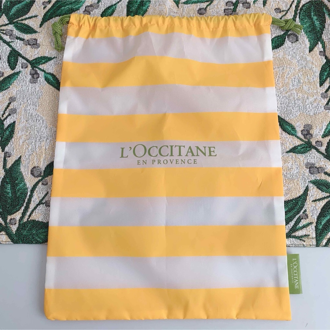 L'OCCITANE(ロクシタン)のL’OCCITANE　ノベルティ　ボーダーロゴ入り巾着　新品 レディースのファッション小物(ポーチ)の商品写真