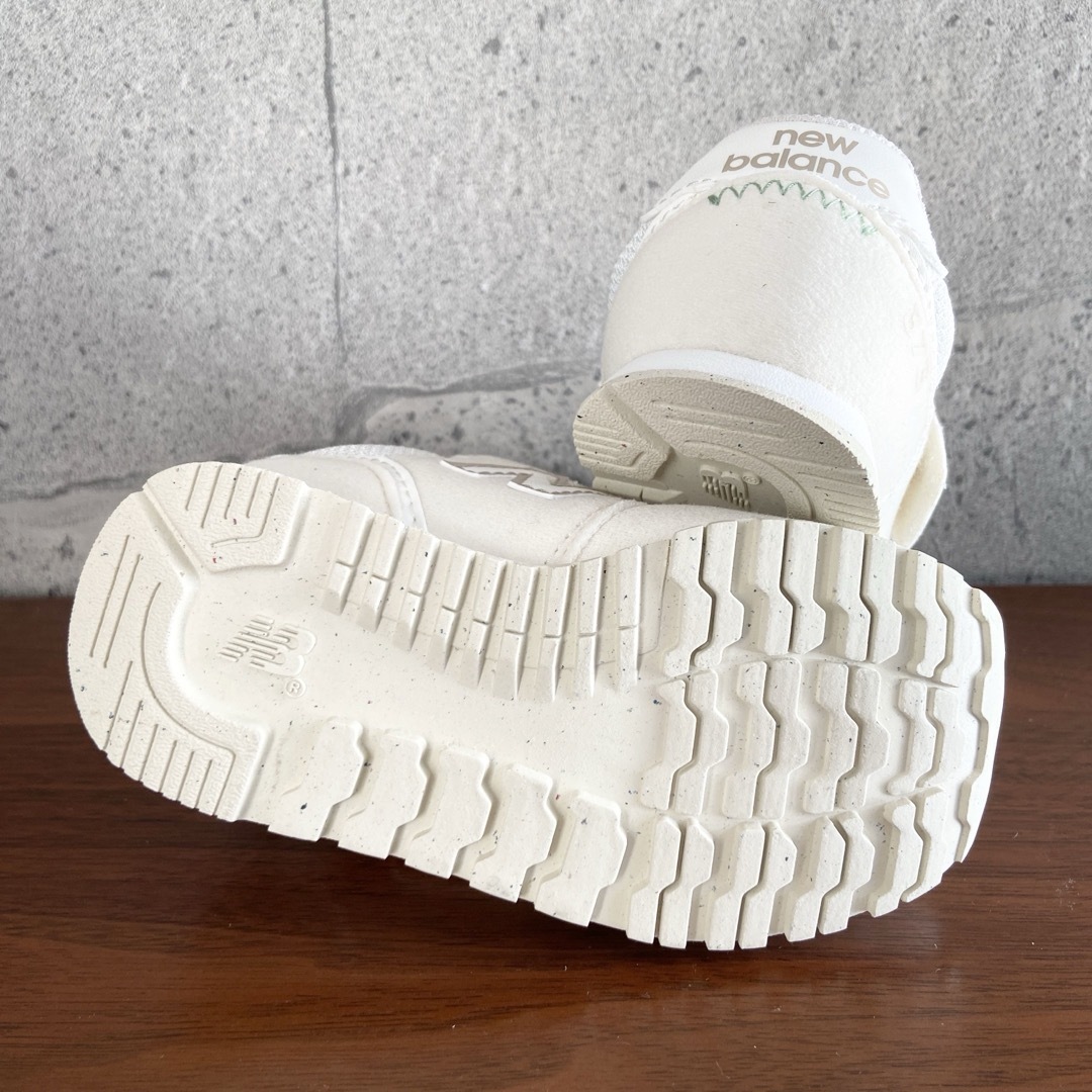 New Balance - 【新品】14センチ オフホワイト ニューバランス New Balance - 【新品】14センチ オフホワイト ニューバランス