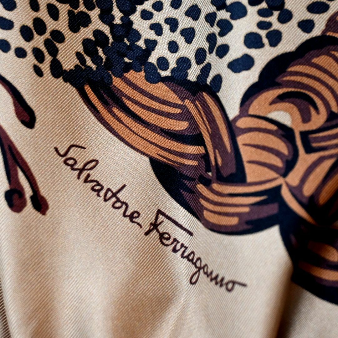 Salvatore Ferragamo(サルヴァトーレフェラガモ)の★Salvatore Ferragamo ★新タグ★美品★シルク★異素材ベスト レディースのトップス(ベスト/ジレ)の商品写真