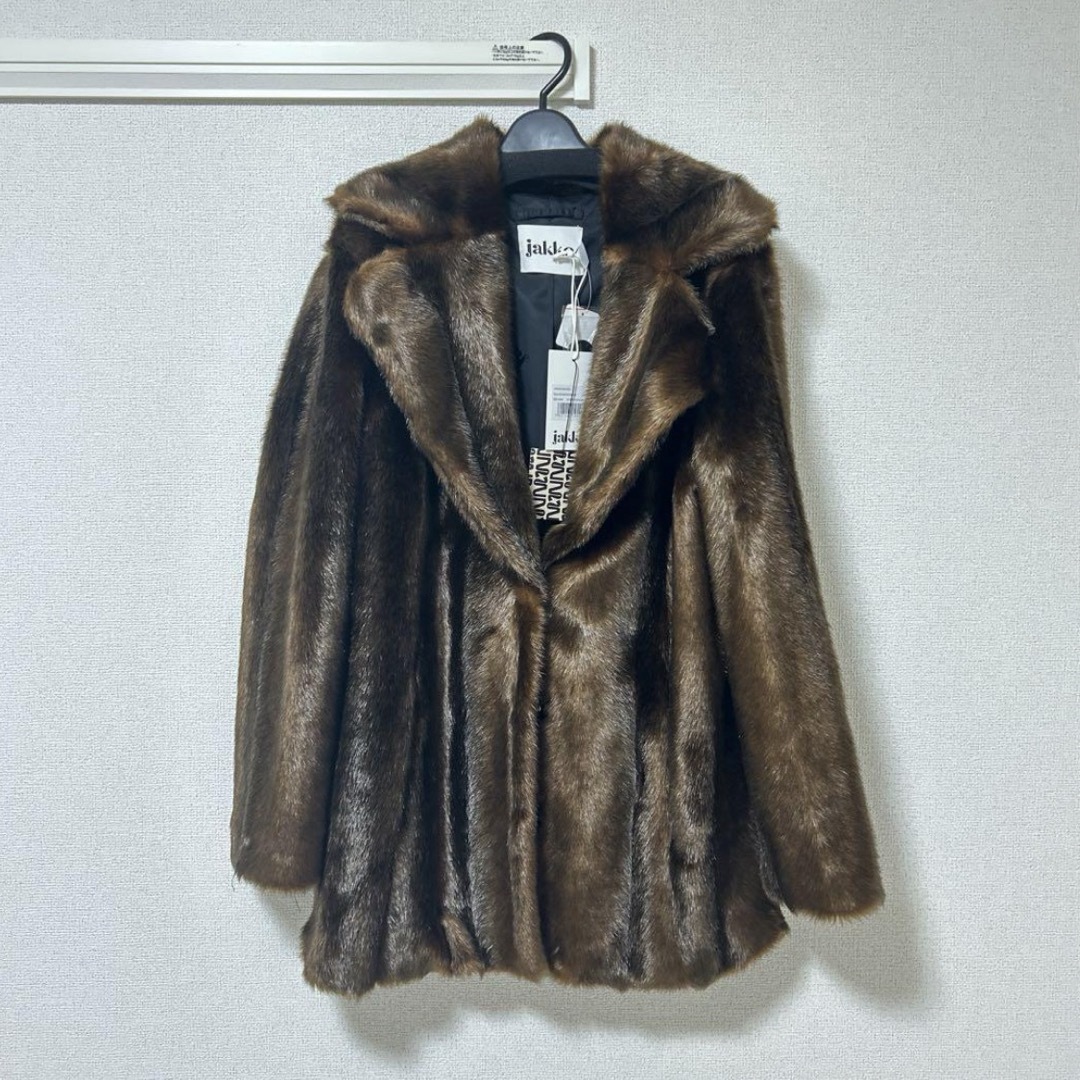 Adam et Rope'(アダムエロぺ)の【jakke】PELTMINK FAUX FUR COAT (MU TO Ｒ) レディースのジャケット/アウター(毛皮/ファーコート)の商品写真