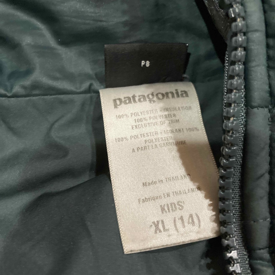 patagonia(パタゴニア)のpatagonia   ダウン　キッズXL キッズ/ベビー/マタニティのキッズ服男の子用(90cm~)(ジャケット/上着)の商品写真