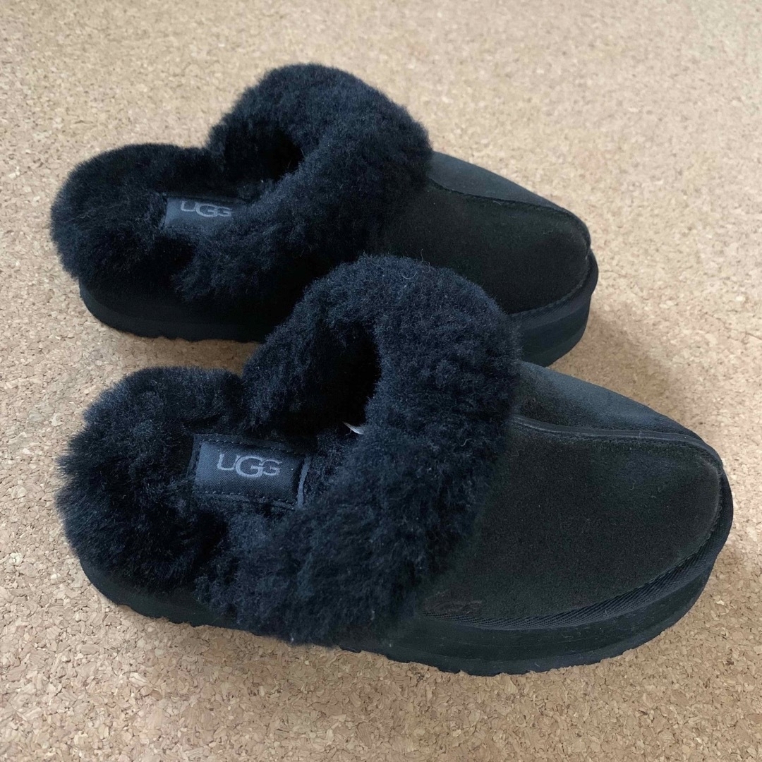 UGG(アグ)のファーサンダル　UGG ファースリッパ　厚底ファーサンダル レディースの靴/シューズ(サンダル)の商品写真