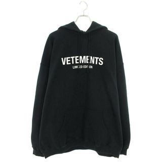 ヴェトモン(VETEMENTS)のヴェトモン  24SS  UE64HD600B リミテッドエディションロゴプリントパーカー メンズ M(パーカー)