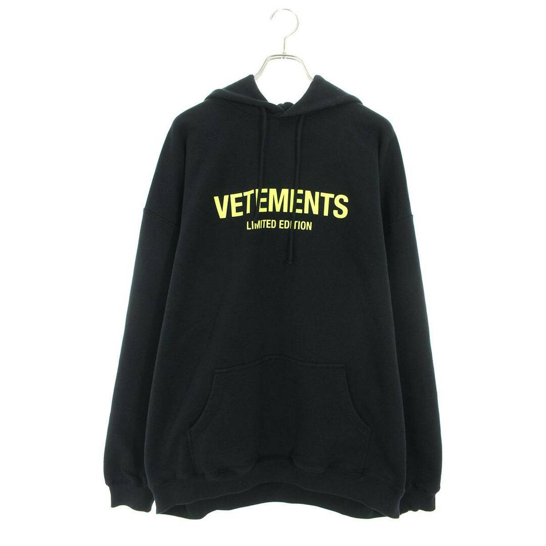 VETEMENTS(ヴェトモン)のヴェトモン  24SS  UE64HD600X リミテッドエディションロゴプリントパーカー メンズ XS メンズのトップス(パーカー)の商品写真