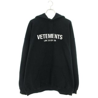 ヴェトモン(VETEMENTS)のヴェトモン  24SS  UE64HD600B リミテッドエディションロゴプリントパーカー メンズ XS(パーカー)