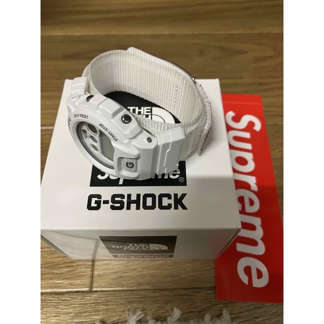 G-SHOCK(ジーショック)のSupreme The North Face G-SHOCK シュプリームおまけ メンズの時計(腕時計(デジタル))の商品写真