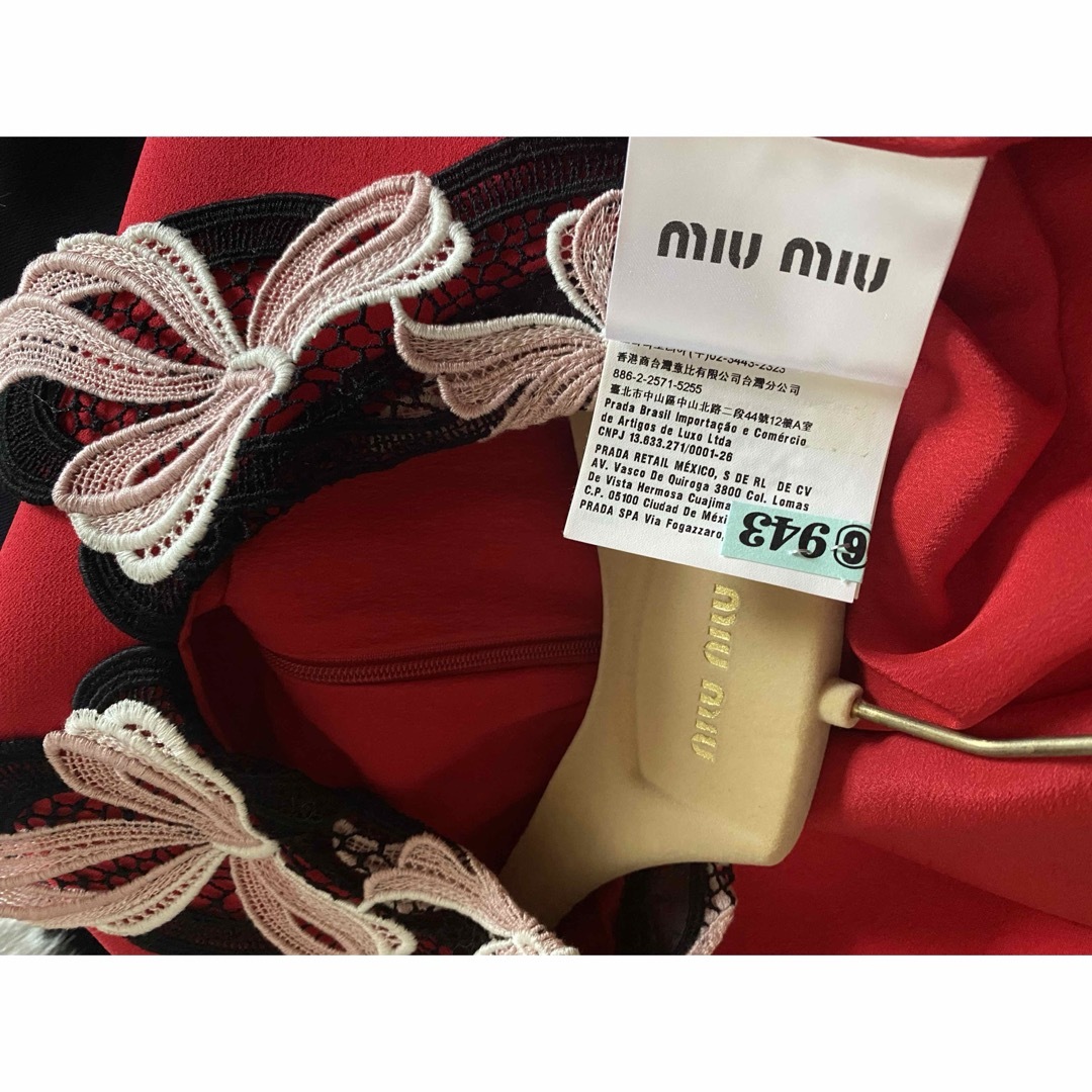 miumiu(ミュウミュウ)のmiumiu リボン刺繍襟　ワンピース レディースのワンピース(ひざ丈ワンピース)の商品写真