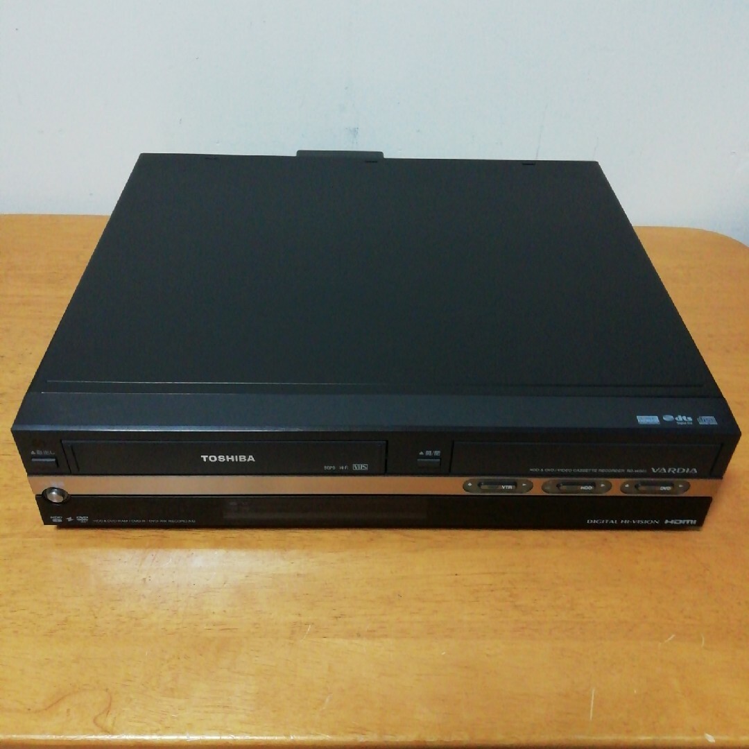 東芝(トウシバ)のTOSHIBA HDD/DVD/VHSレコーダー【RD-W301】 スマホ/家電/カメラのテレビ/映像機器(DVDレコーダー)の商品写真