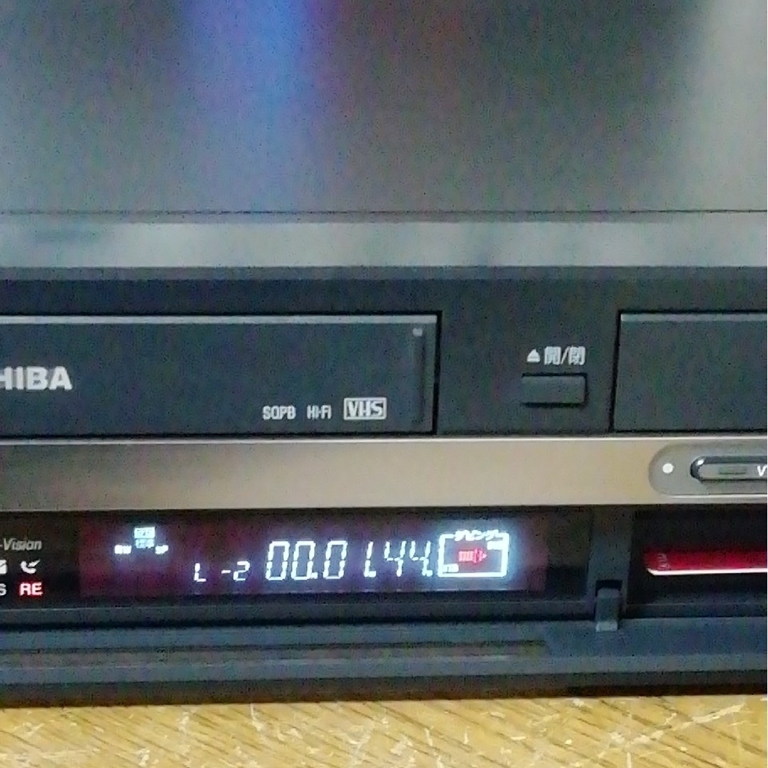 東芝(トウシバ)のTOSHIBA HDD/DVD/VHSレコーダー【RD-W301】 スマホ/家電/カメラのテレビ/映像機器(DVDレコーダー)の商品写真