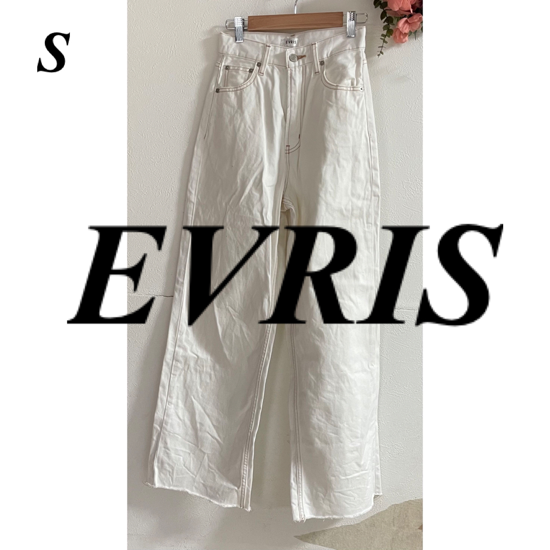 EVRIS(エヴリス)のEVRIS エブリス デニムワイドパンツ ホワイト レディースのパンツ(デニム/ジーンズ)の商品写真