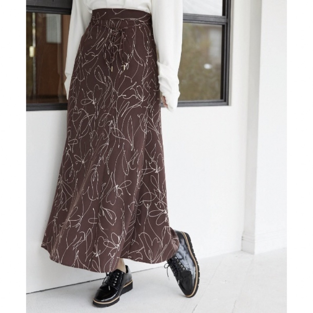 natural couture(ナチュラルクチュール)の線描き柄マーメイドスカート レディースのスカート(ロングスカート)の商品写真