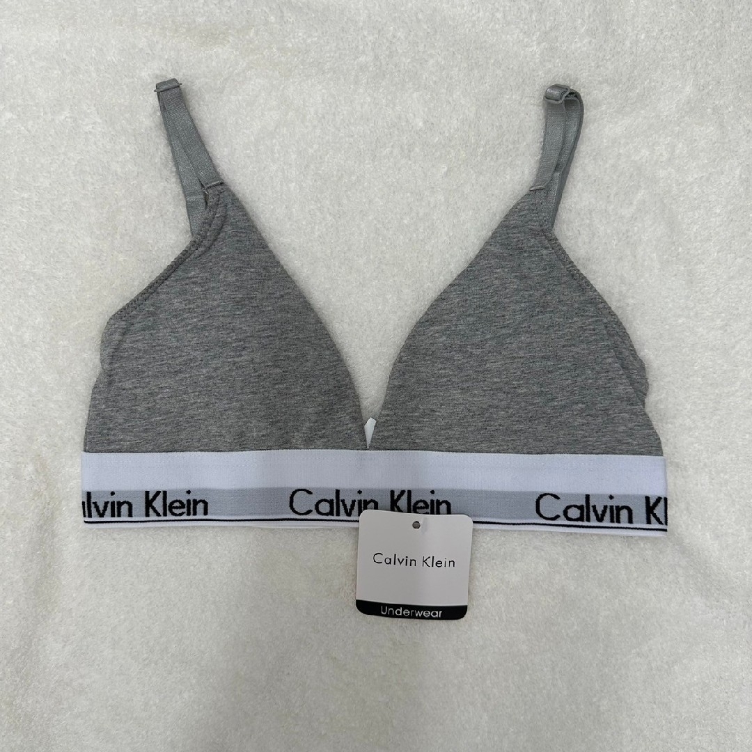 Calvin Klein(カルバンクライン)の新品未使用♡　Mサイズカルバンクライン　レディース　ブラ　ショーツセット レディースの下着/アンダーウェア(ブラ&ショーツセット)の商品写真