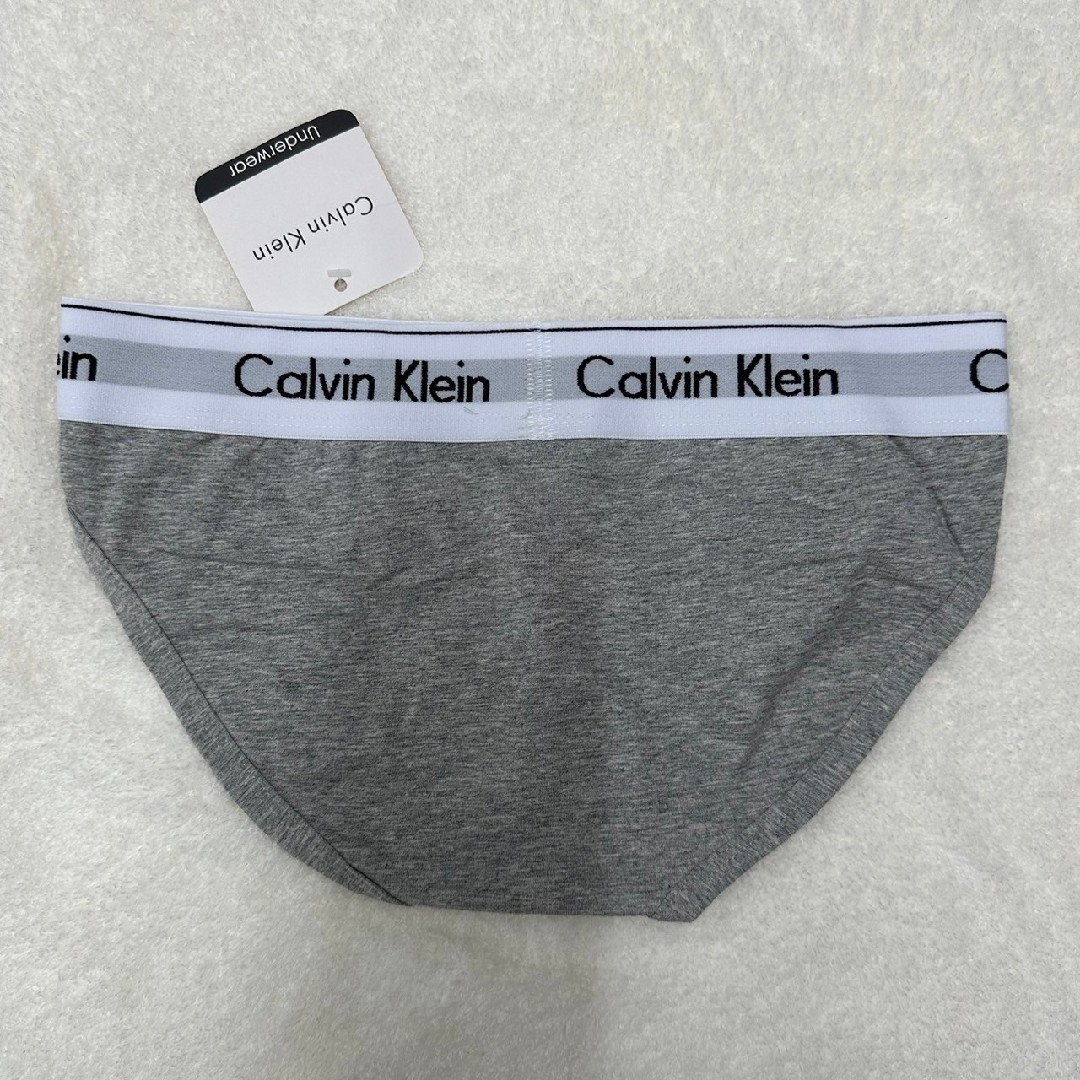 Calvin Klein(カルバンクライン)の新品未使用♡　Mサイズカルバンクライン　レディース　ブラ　ショーツセット レディースの下着/アンダーウェア(ブラ&ショーツセット)の商品写真